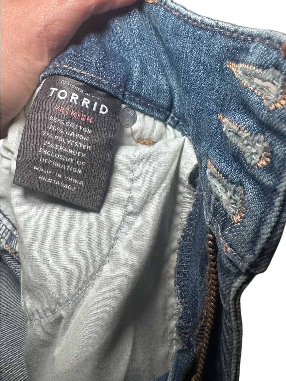 NWT TORRID SIZE 14R WOMENS PREMIUM JEGGING LIGHT WASH DISTRESSED SKINNY JEANS - Picture 6 of 14